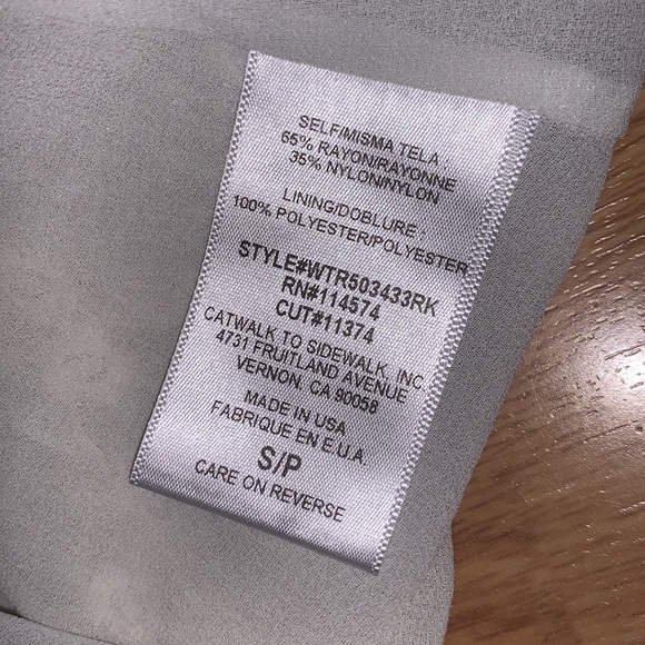 EUC, Ro&De - Ivory Lace Cold Shoulder Top, Size Small - Picture 8 of 10